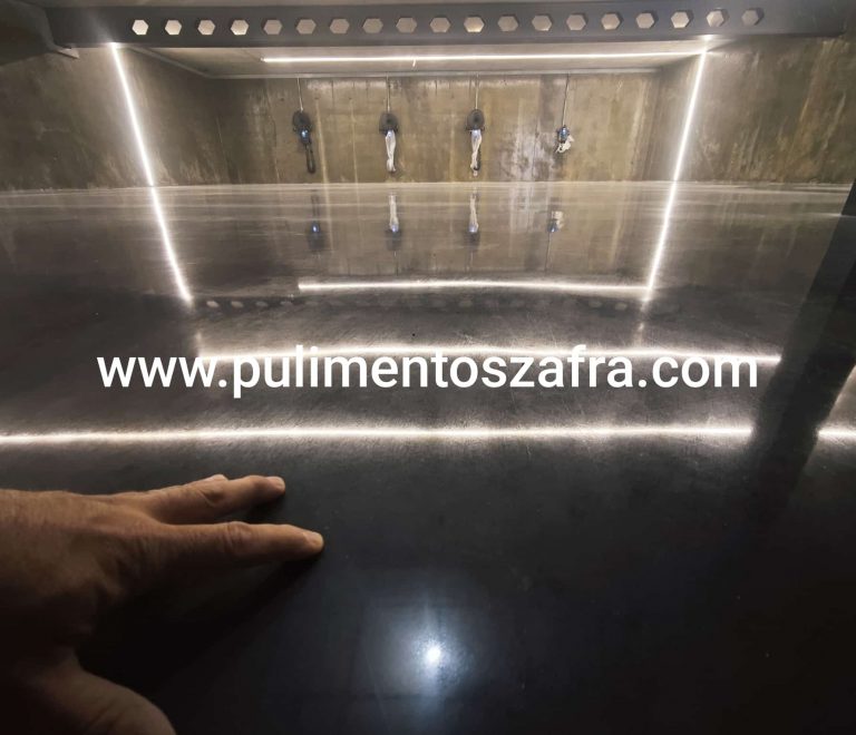 Pavimento continuo de hormigón con sistema Nano Litio Top Shield Gloss en La Arruzafa, Córdoba
