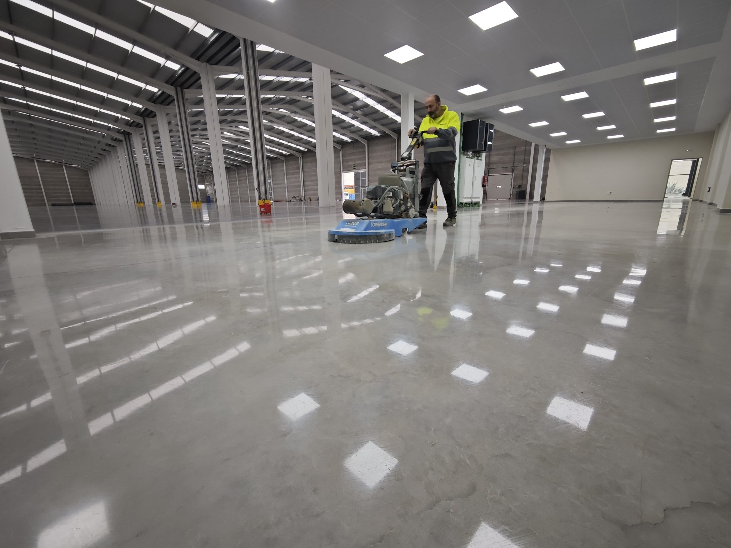 pavimento industrial en 2026